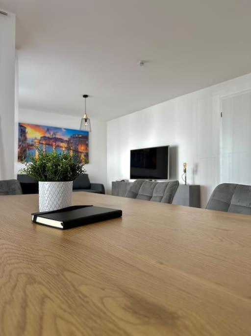 Amao-Pearl I Comfort Suite I 94Qm I Kingsize-Bett I Exklusiv Mit Balkon & Tiefgarage I Aufzug Offenburg Eksteriør bilde