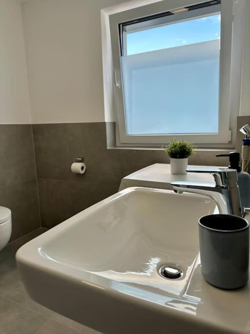 Amao-Pearl I Comfort Suite I 94Qm I Kingsize-Bett I Exklusiv Mit Balkon & Tiefgarage I Aufzug Offenburg Eksteriør bilde