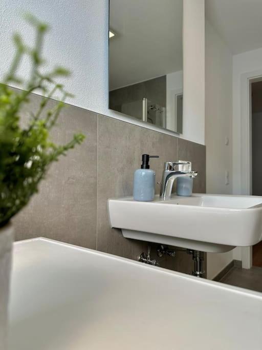 Amao-Pearl I Comfort Suite I 94Qm I Kingsize-Bett I Exklusiv Mit Balkon & Tiefgarage I Aufzug Offenburg Eksteriør bilde